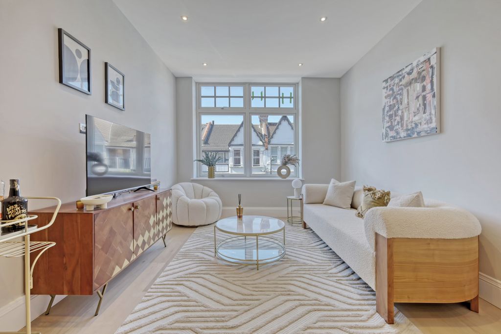 Property photo 1 of 22 The Grand Apartments Leigh-On-Sea