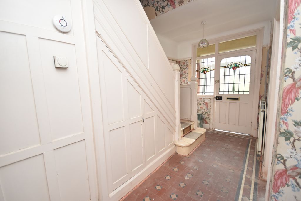 Property photo 3 of 23 Entrance Hall