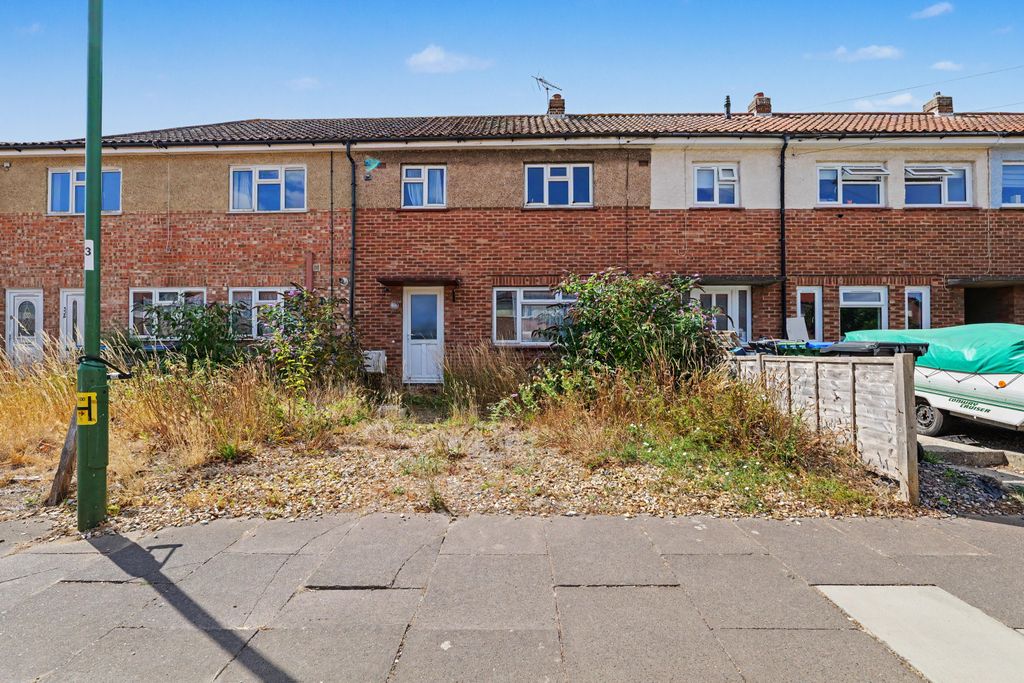 Property photo 3 of 51 32 32A & 32B Gosden Road, Littlehampton, Bn17 6Dy