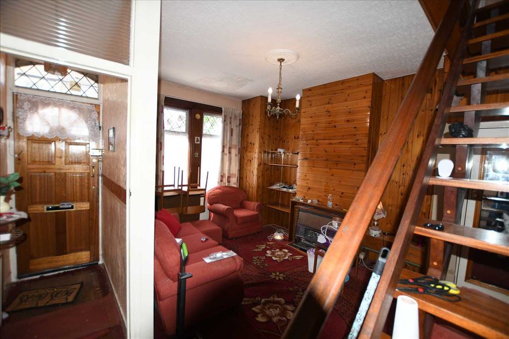 Property photo 2 of 12 Hallway