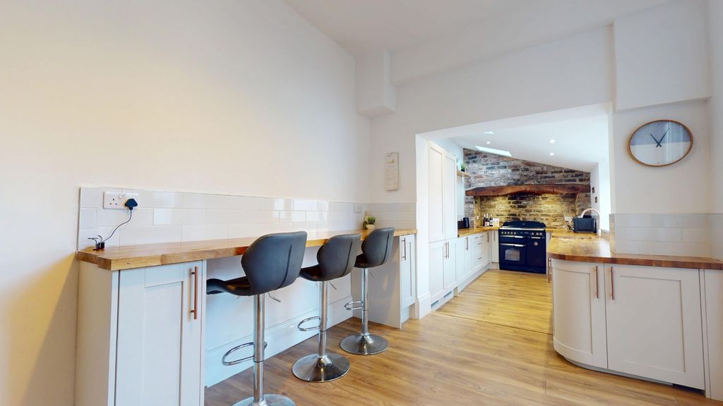 Property photo 1 of 41 4472870