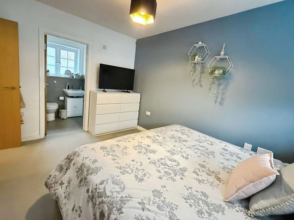 Property photo 3 of 17 20F033Da-Img_2293