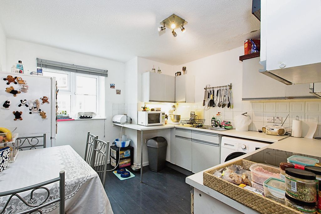 Property photo 2 of 14 Kitchen