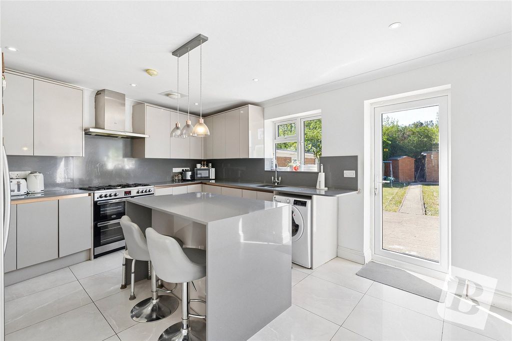Property photo 3 of 19 Kitchen