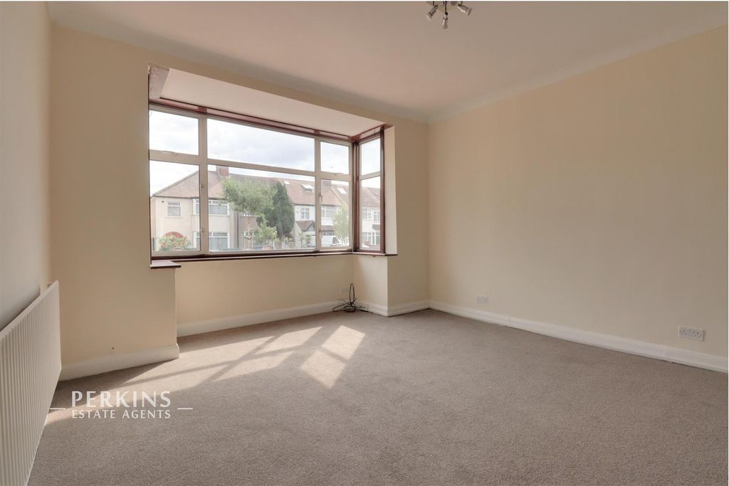 Property photo 2 of 11 Lr.Jpg