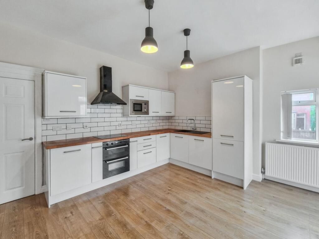 Property photo 2 of 18 Kitchen