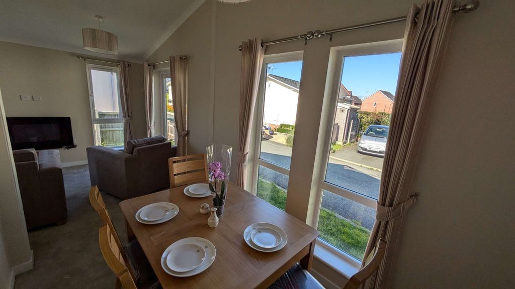 Property photo 3 of 7 Dining.Jpg
