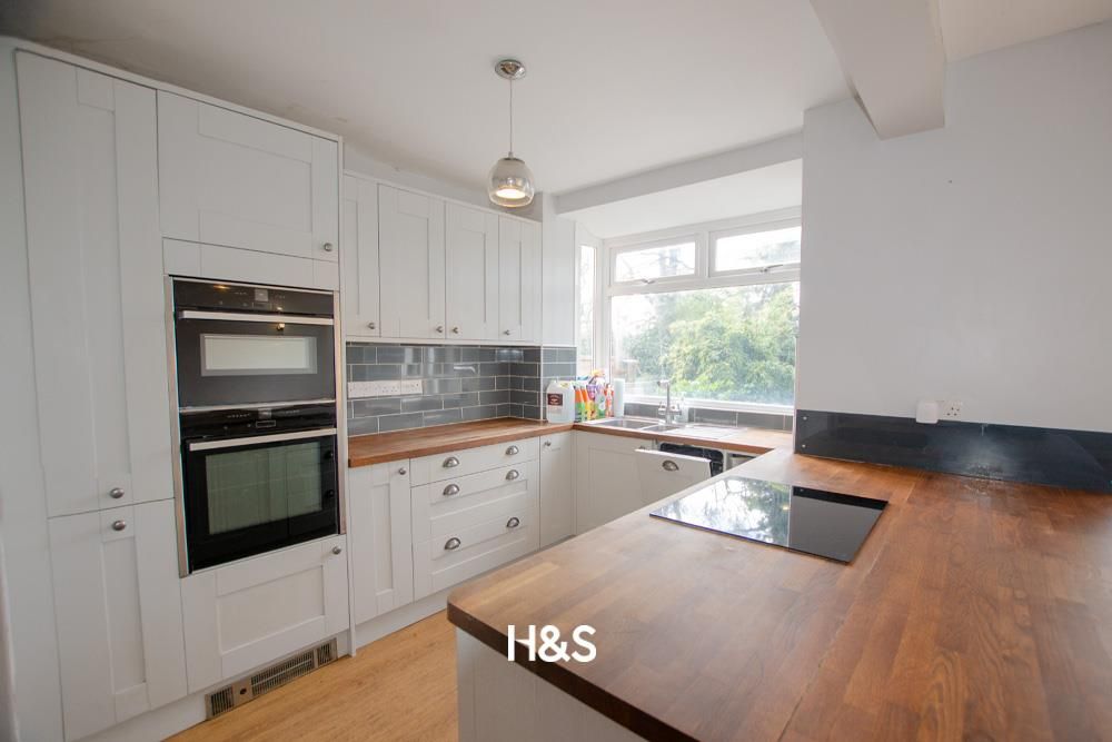 Property photo 3 of 14 97 Acheson - Kitchen2.Jpg