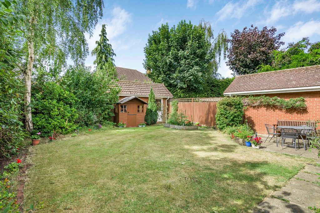 Property photo 3 of 17 Gardens
