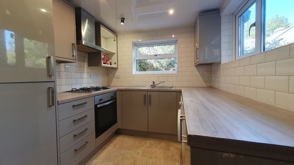 Property photo 1 of 14 2 Bedroom Mid-Terraced House To Rent