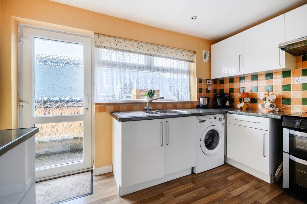 Property photo 2 of 19 Kitchen