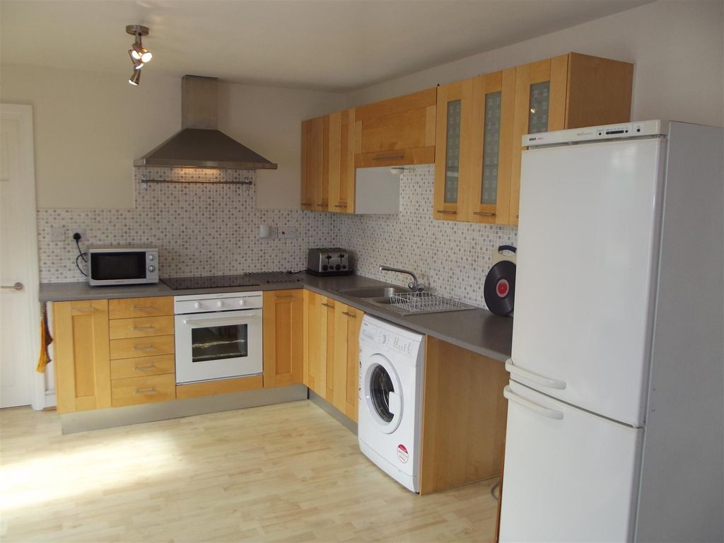 Property photo 2 of 7 Kitchen