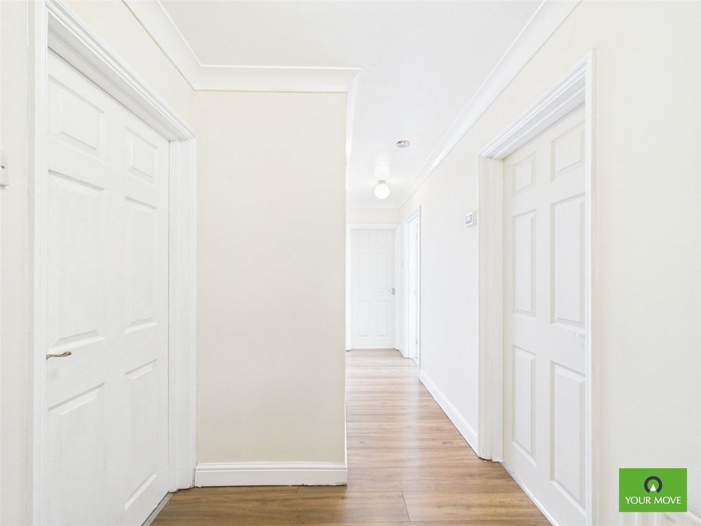 Property photo 2 of 8 Hallway