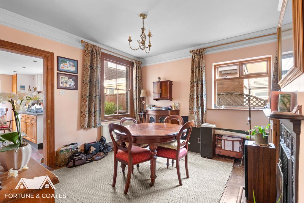 Property photo 3 of 27 Buryroad_14.Jpg