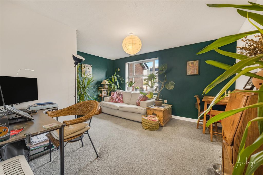 Property photo 2 of 19 Living Room