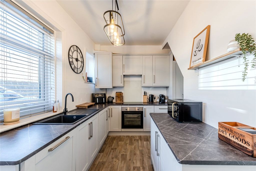 Property photo 2 of 17 Kitchen