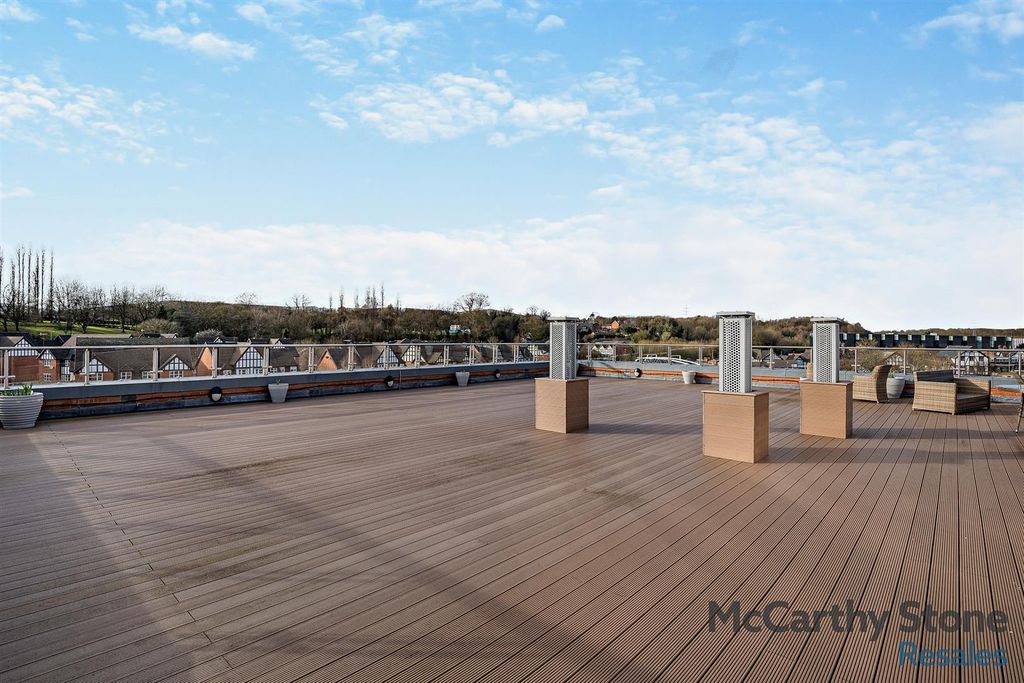 Property photo 3 of 38 Roof Terrace