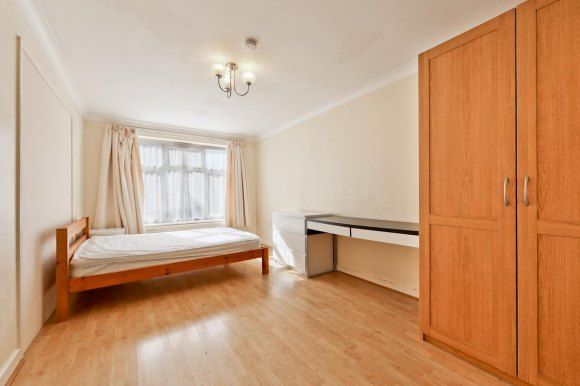 Property photo 2 of 11 52Bed1Lr.Jpg