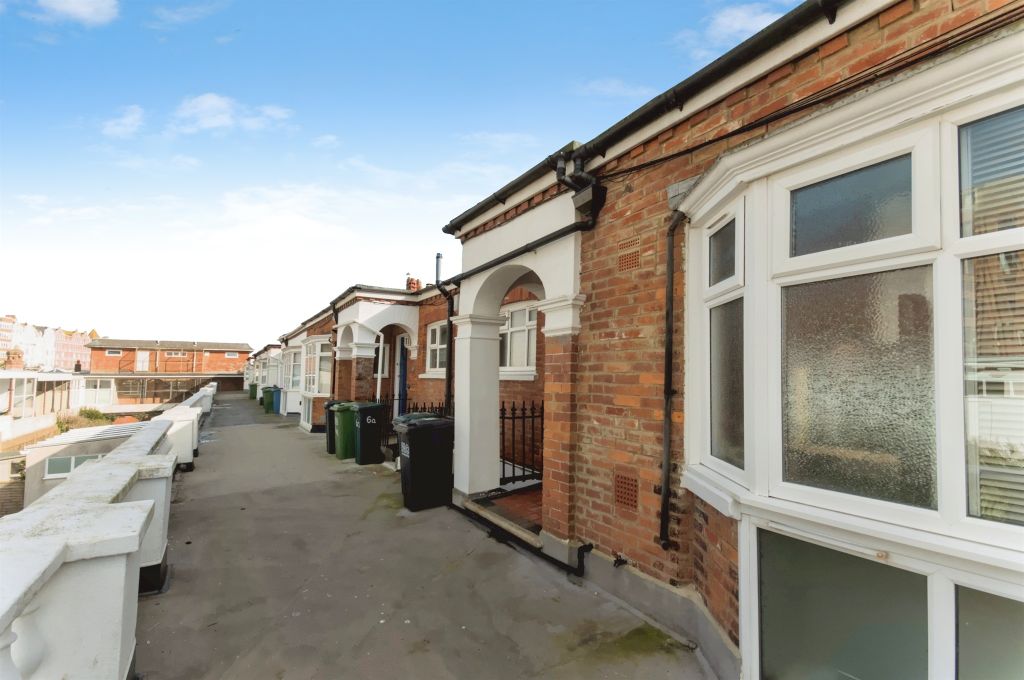 Property photo 2 of 31