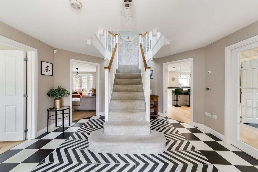 Property photo 2 of 41