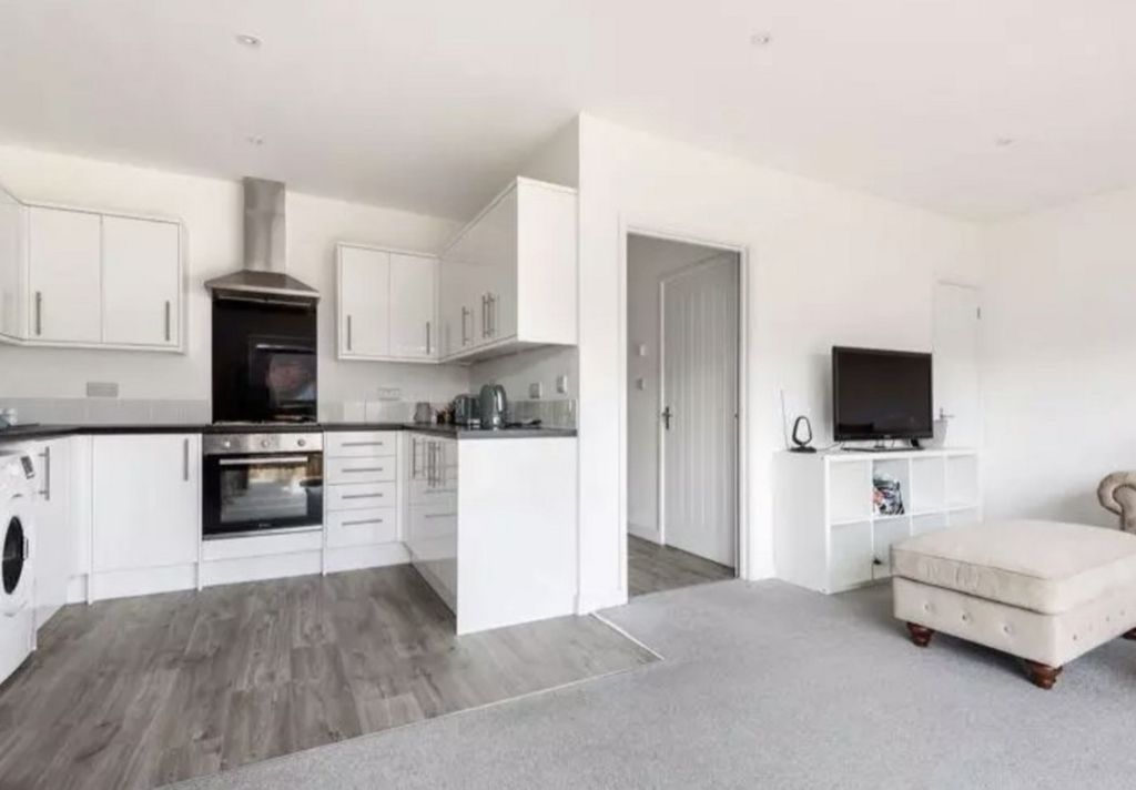 Property photo 3 of 8