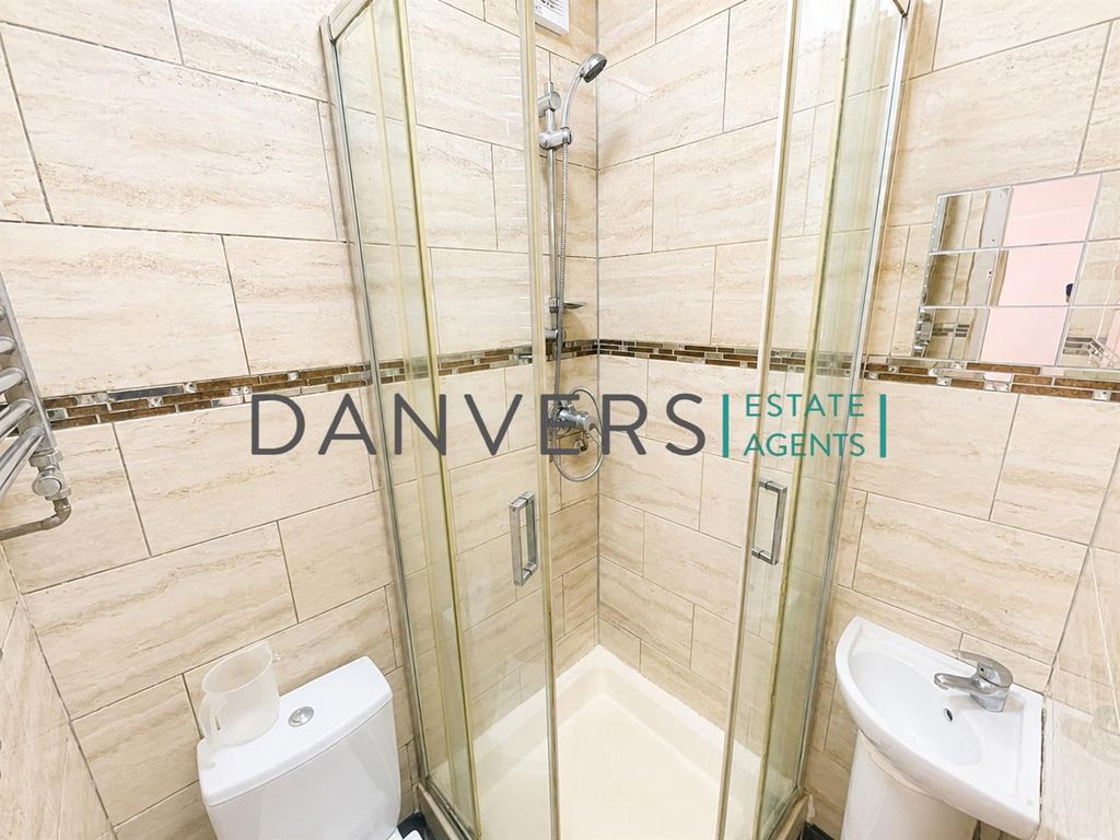 Property photo 3 of 4 Bath.Jpg