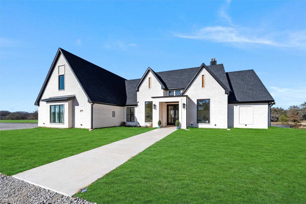 Property photo 1 of 31