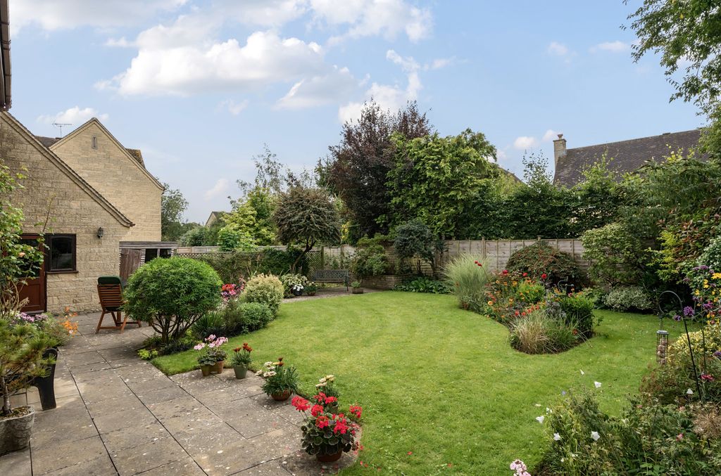 Property photo 2 of 21 Rear Garden