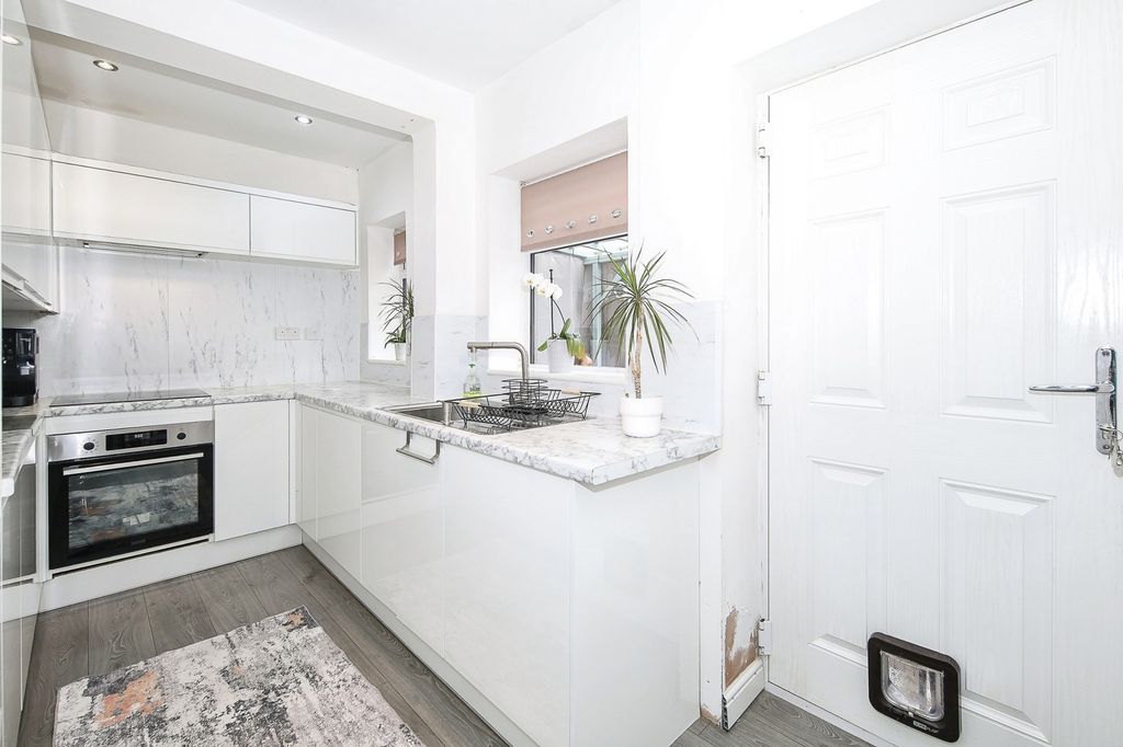 Property photo 3 of 16 Pbox-Img.Jpg