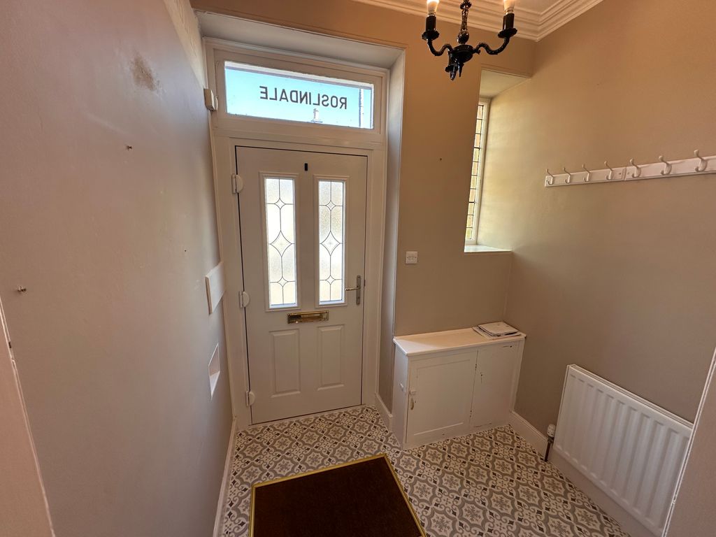 Property photo 2 of 28