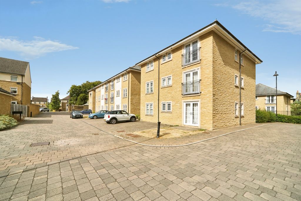 Property photo 1 of 9
