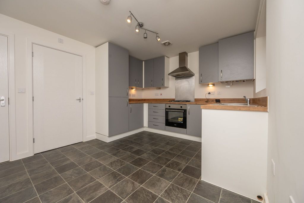 Property photo 3 of 18 Photograph 3