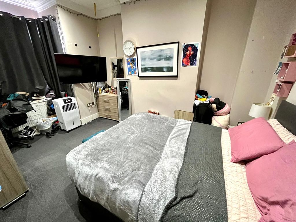 Property photo 1 of 3