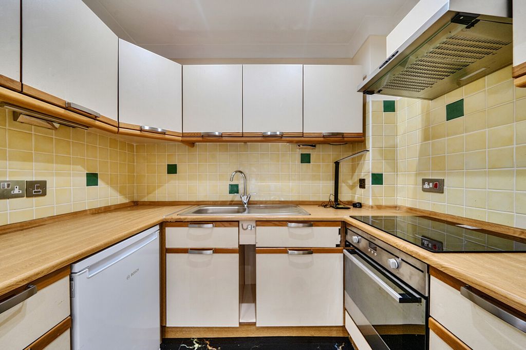 Property photo 2 of 8 1436829-3-69Cbba3...