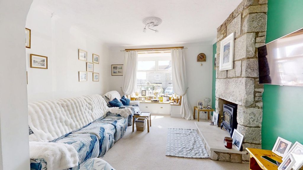 Property photo 2 of 32 Southwell-Street-Portland-Dorset-UK-05112026_150417
