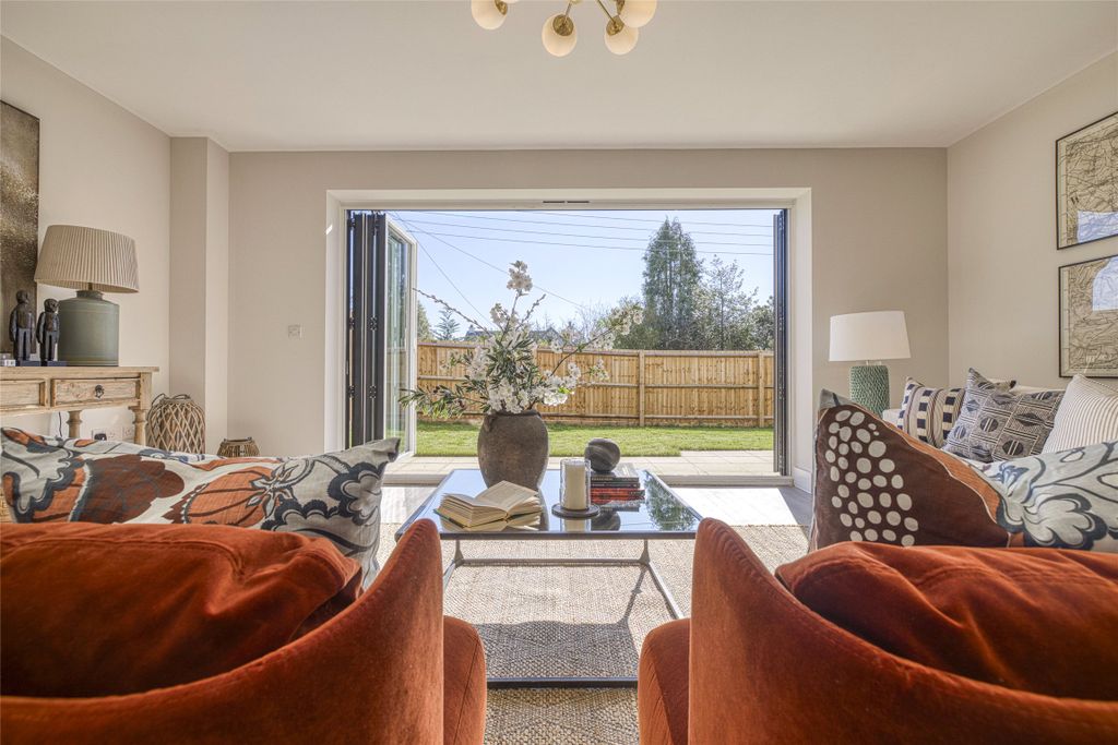 Property photo 2 of 11 Show Home