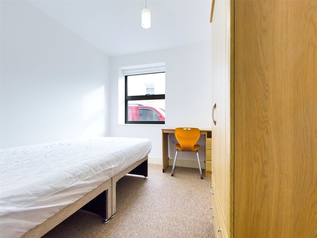 Property photo 1 of 7 Studio-Room-To-Rent