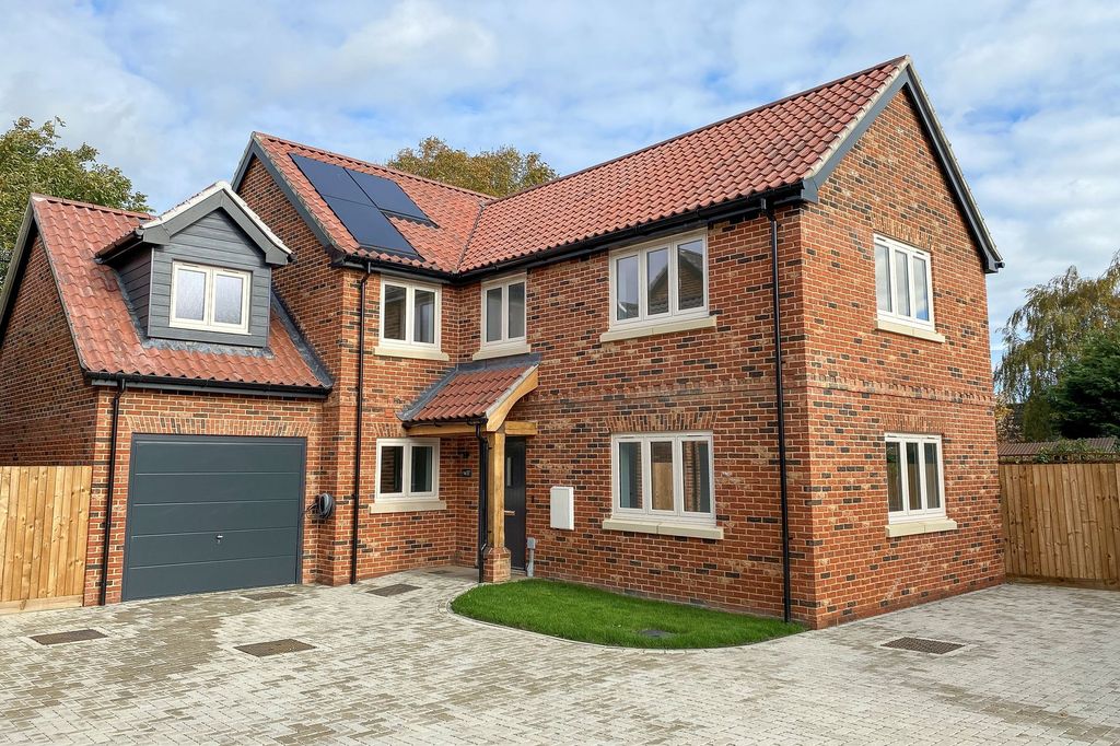 Property photo 2 of 15 Plot 9