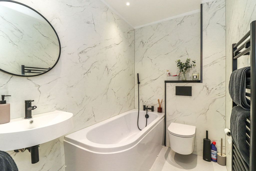 Property photo 2 of 27