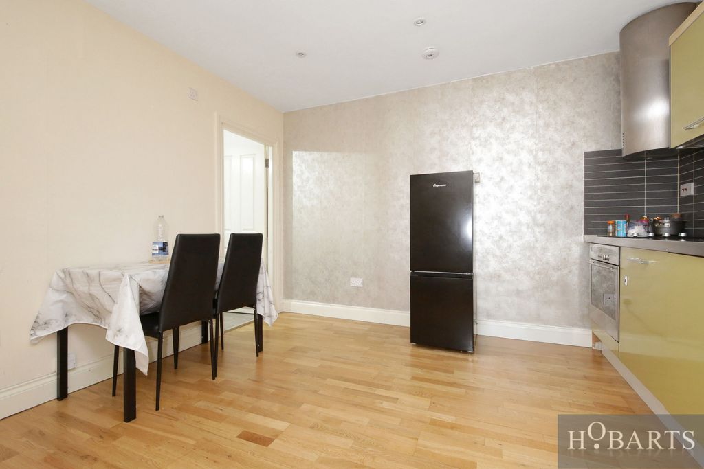 Property photo 3 of 8 Gallery