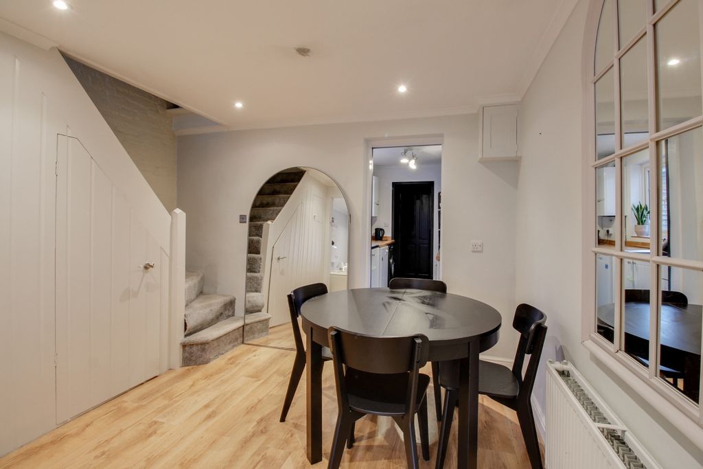 Property photo 3 of 11 Dining