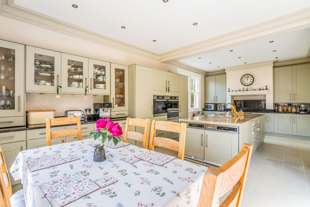 Additional image 31 of 6 bed detached house for saleChurch Avenue, Farnborough GU14
