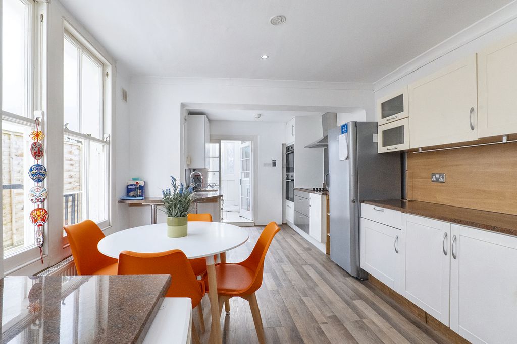 Property photo 1 of 19 6 Bed Terraced House For Rent