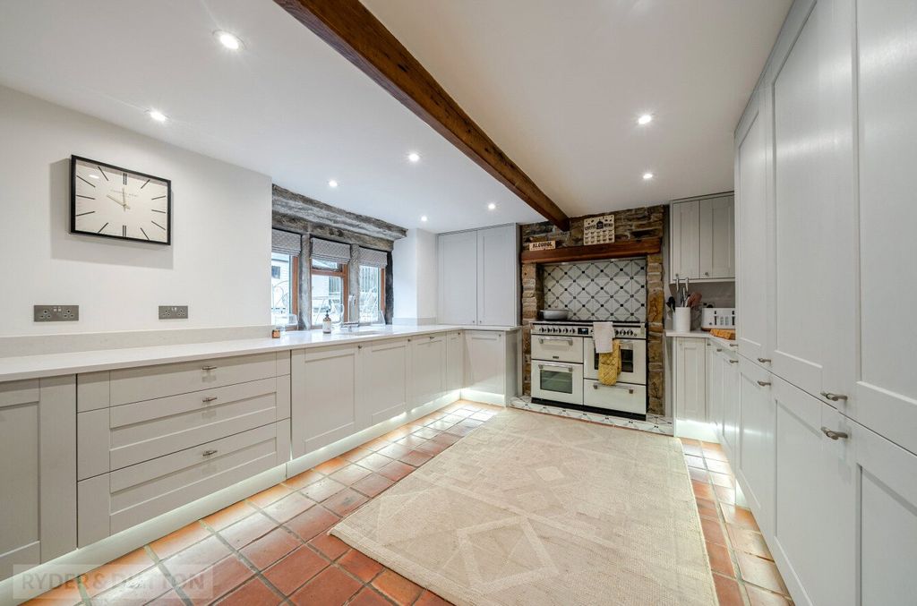 Property photo 3 of 28 Kitchen