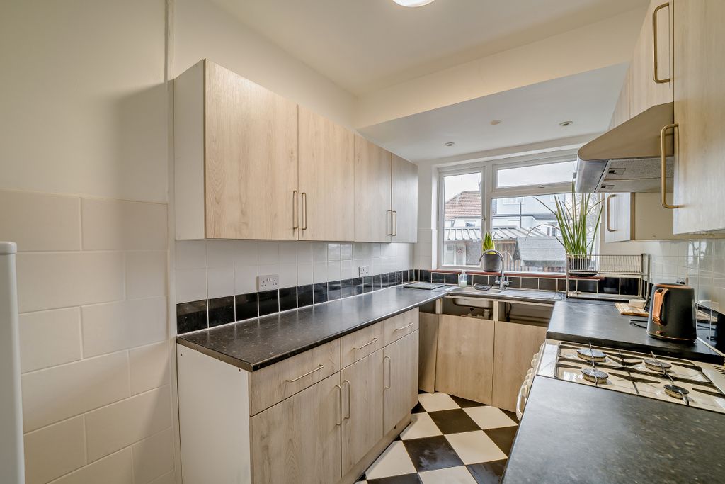 Property photo 2 of 30