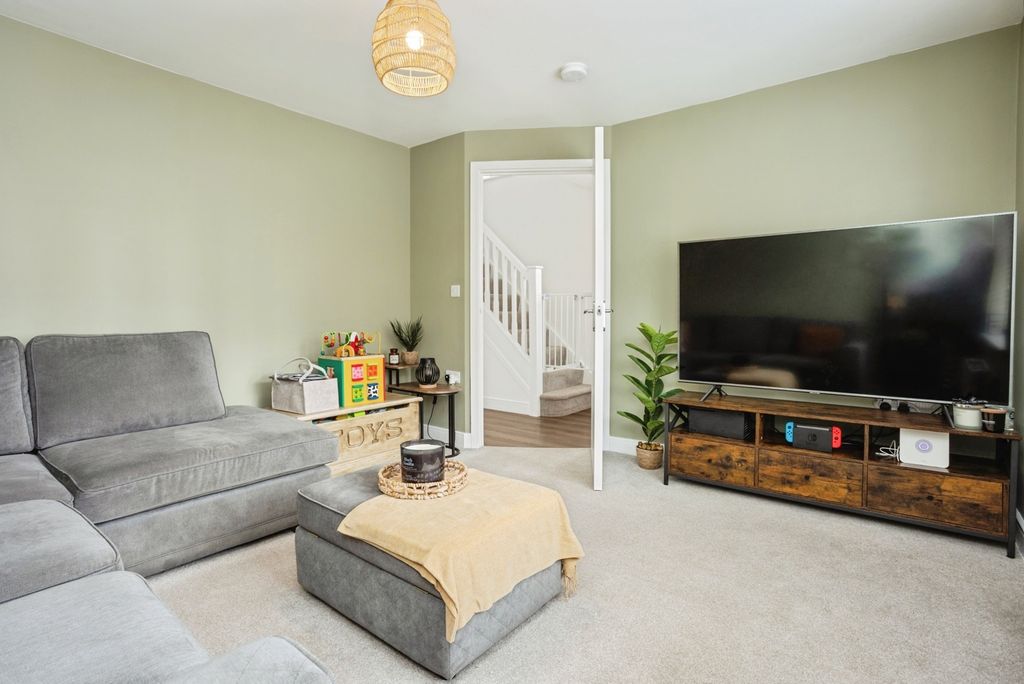 Property photo 3 of 17 Living Room