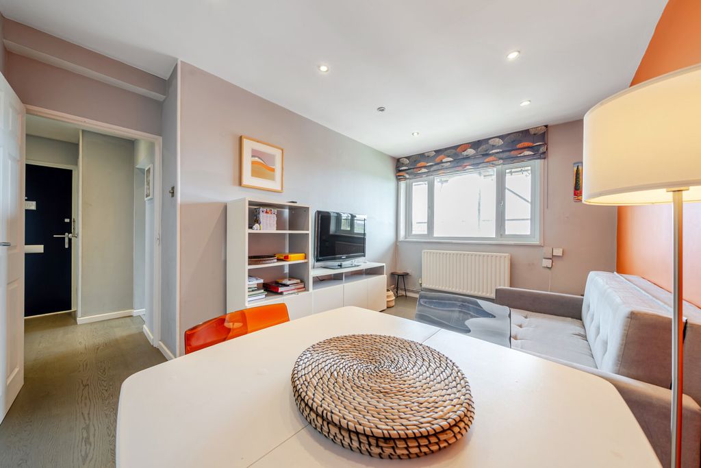 Property photo 2 of 19 1478489-6-6A2Fedc...