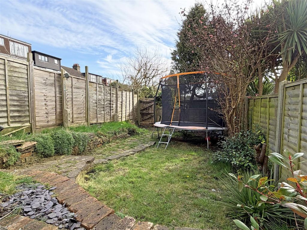 Property photo 2 of 10 Gdnla.Jpg