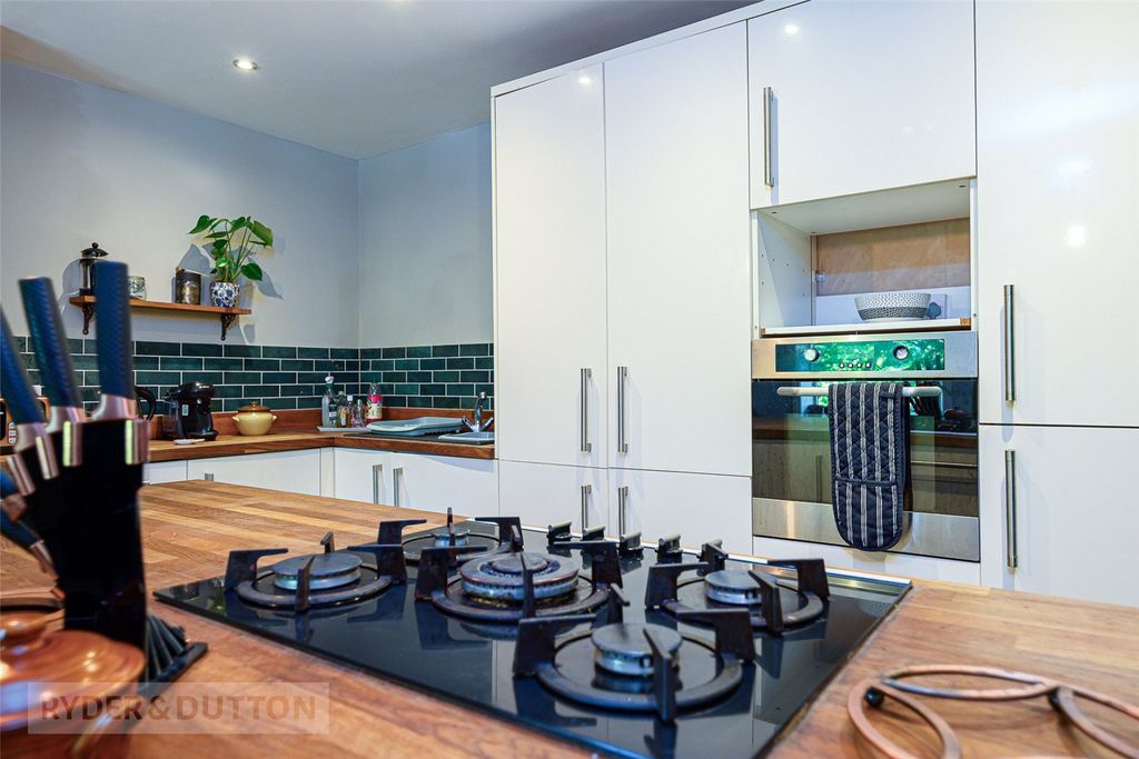 Property photo 3 of 20 Kitchen