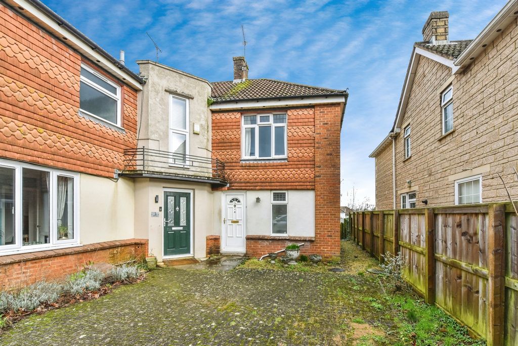 Property photo 2 of 12